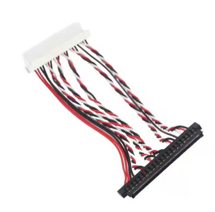 Diseño de cable personalizado para sistemas LVDS compactos, con enrutamiento flexible y resistencia EMI para uso industrial